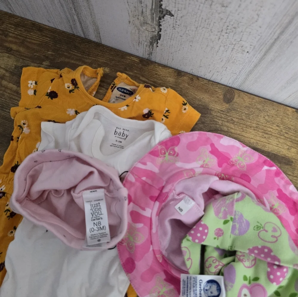 Baby Girls Size 0-3M Clothing Set Floral Romper, Bodysuit And Hats Lot Of 5